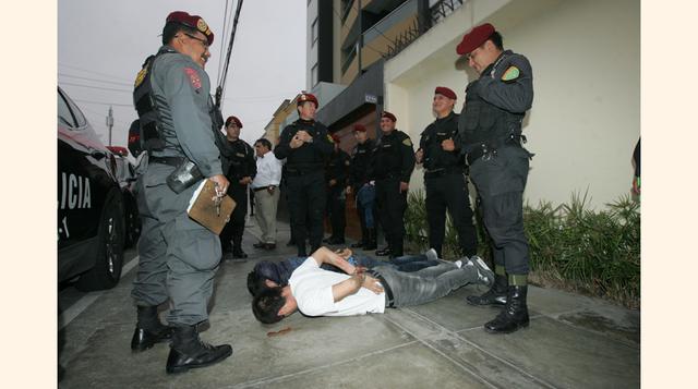 En cuanto a las acciones en Seguridad Ciudadana, dijo que de enero a marzo del 2016 fueron detenidas 27,781 personas, 1,570 bandas desarticuladas, 3,319 vehículos recuperados y 1,336 armas decomisadas. En la lucha contra las Drogas, se decomisó 18,124 kil