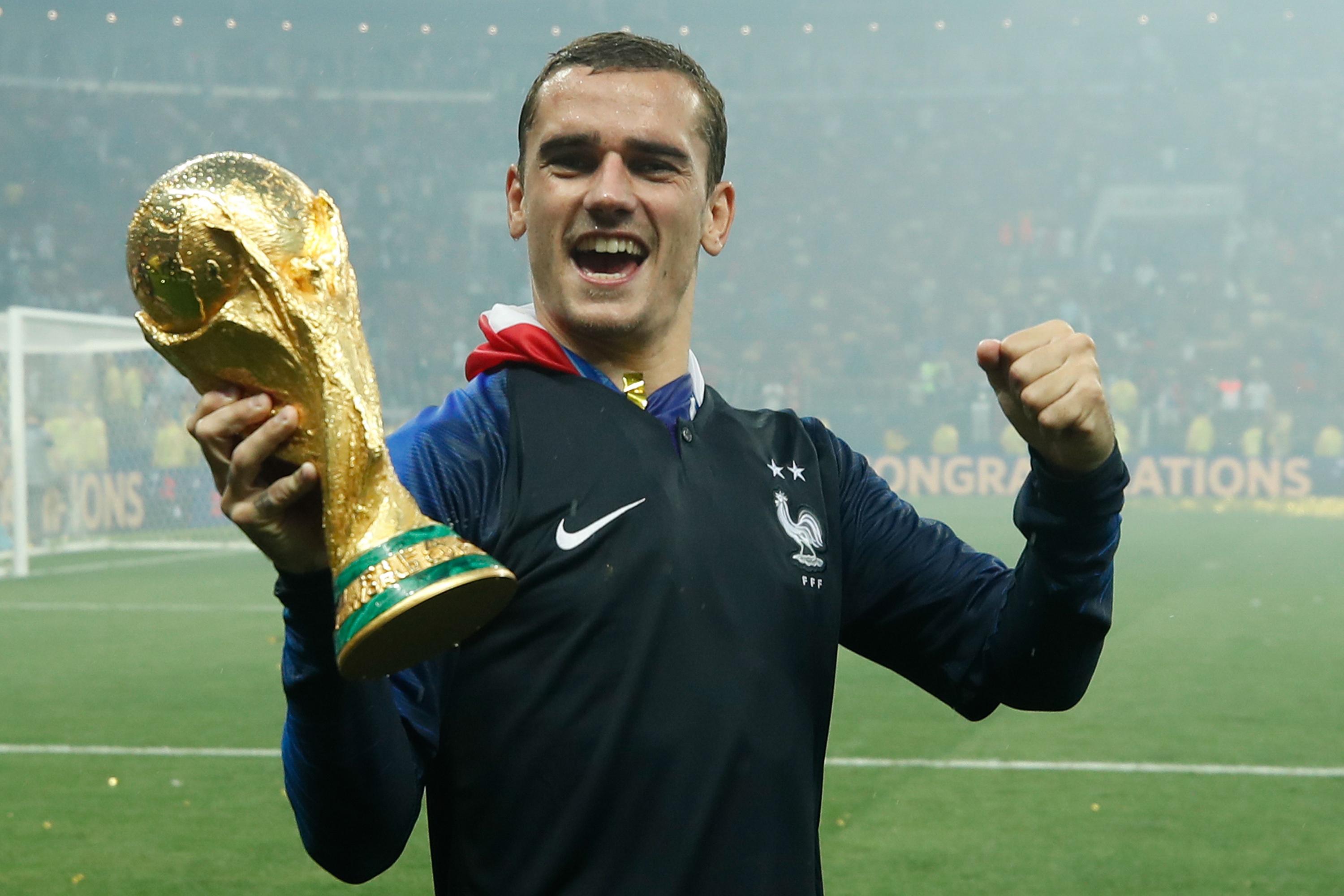 FOTO 1 | Antoine Griezmann anotó un gol de penal en la final con Croacia. Gana 26 millones de euros al año. (Foto: AFP)