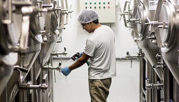 Proyección. Cerveceros artesanales esperan alcanzar los 3.4 millones de litros al cierre del año. (Foto: Difusión)
