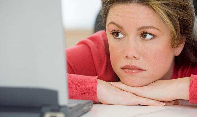 Caer en el pesimismo. Nada alimenta más a la infelicidad que el pesimismo. El problema de tener una actitud pesimista es que, además de afectar a tu estado de ánimo, se convierte en una profecía: si esperas que pasen cosas malas, lo más probable es que oc