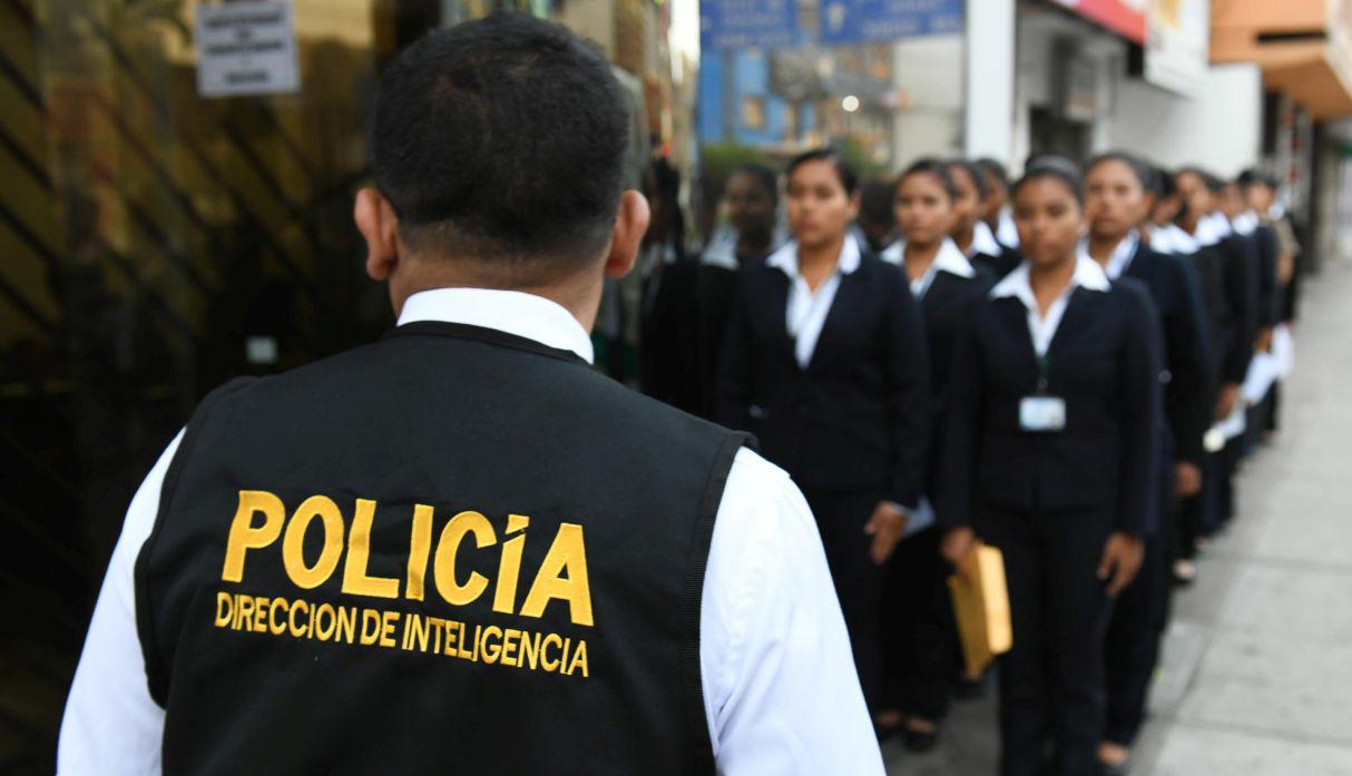 Se empleó el polígrafo y sus componentes electrónicos para medir y registrar las respuestas corporales de los entrevistados y detectar si respondieron con veracidad las diferentes preguntas que les formularon. (Mininter)