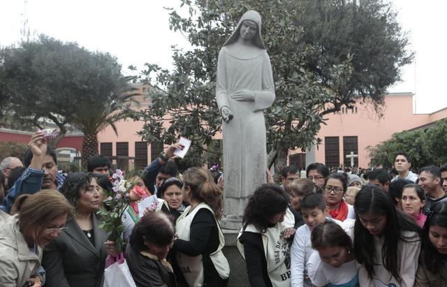 Visita al Pozo de los Deseos: La tradición que ha pasado de generación en generación es visitar el Santuario de Santa Rosa de Lima.