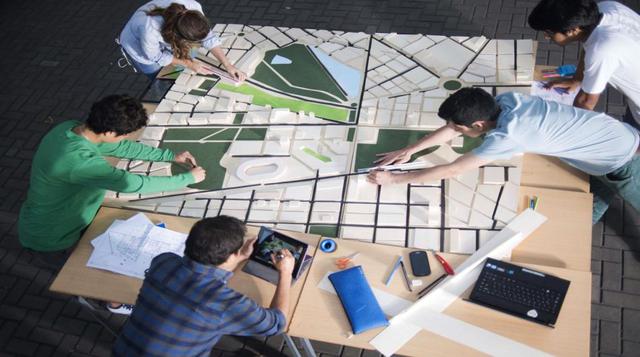 Arquitectura y Urbanismo. El ingreso promedio es de S/ 3,205. El ingreso mínimo es de  S/ 1,200 y el máximo es de S/ 5,500