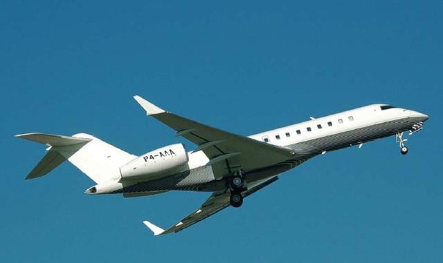 FOTO 6 | 6. En un jet privado. Robbins es dueño de un Bombardier Global Express XRS que cuesta $50,4 millones, según la revista Aviation Week (47,85 millones de euros). (foto: Megaricos)