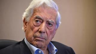 Vargas Llosa hospitalizado por COVID-19: “evoluciona favorablemente”