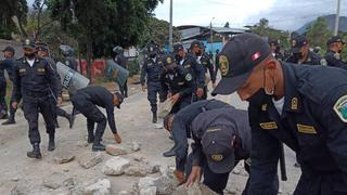 Así se vive el 5 de abril con protestas, resguardo policial y cierre de establecimientos en regiones por paro