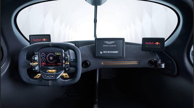 El volante cuenta con una pantalla OLED con el display de todas las funciones principales del vehículo. También es desmontable para permitir el ingreso y la salida del coche. (Foto: Megaricos)