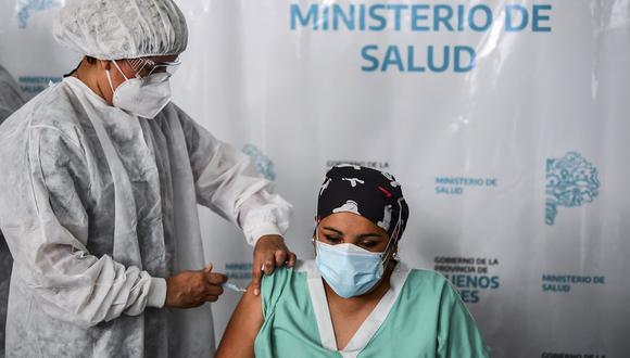 Argentina ha notificado 317 eventos adversos posteriores a la aplicación de 32.013 dosis de la vacuna Sputnik V. (Foto: AFP)