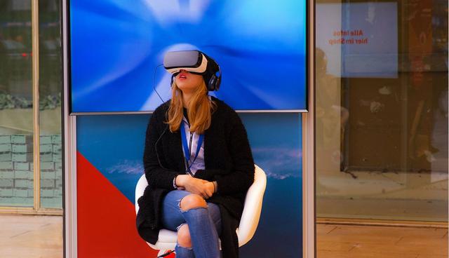 FOTO 10 | David Lewis, socio de la firma de arquitectura global NBBJ, agrega: "Hemos desarrollado nuestra propia plataforma de participación de clientes de realidad virtual. El compromiso de las partes interesadas siempre ha sido importante, y esta tecnología puede solicitar comentarios de un número ilimitado de usuarios. Debido a la participación en el diseño de crowdfunding de realidad virtual, VR es una realidad y proporciona una verdadera capacidad de colaboración y toma de decisiones durante todo el proceso de construcción". (Foto: Pixabay)