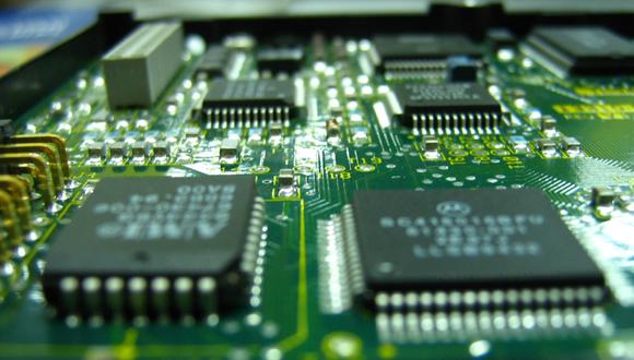 Los microchips permiten construir los circuitos electrónicos de las tecnologías inteligentes.