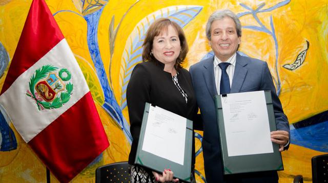 La ministra del Ambiente, Elsa Galarza Contreras, asumió funciones en una ceremonia que contó con la participación de su antecesor Manuel Pulgar-Vidal. En su primer discurso como titular del Minam, afirmó que conoce de cerca a la institución desde su crea