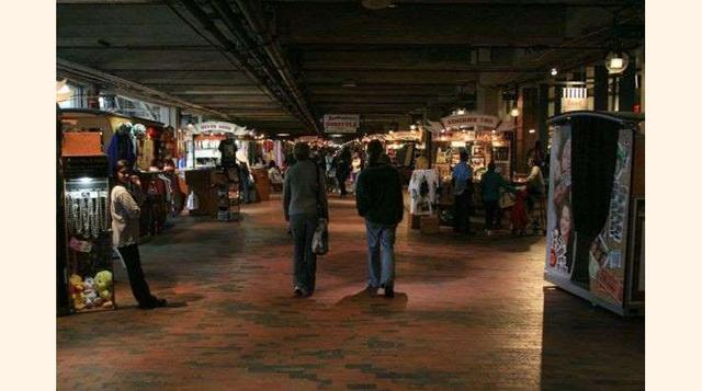 Underground Atlanta – Georgia, Originalmente, la ciudad subterránea de Atlanta fue construida entre 1866 y 1871 para acomodar a la creciente población de la capital del estado de Georgia. Sin embargo, esta urbe construida bajo tierra pasó totalmente desap