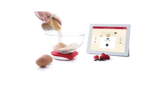 FOTO 15 | Drop Scale. La Drop Scale es una combinación de báscula inteligente y aplicación para ayudar a cocinar. Solo hay que buscar una receta e ir siguiendo los pasos que nos indica la aplicación, desde donde veremos las cantidades que introducimos, alternativas y consejos. Por 75,39 euros.