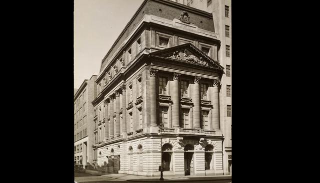 FOTO 5 | The world’s first mega gallery: Duveen Brothers at 720 Fifth Ave. in New York, ca. 1912.Source: The Frick Collection in association with D. Giles Ltd.