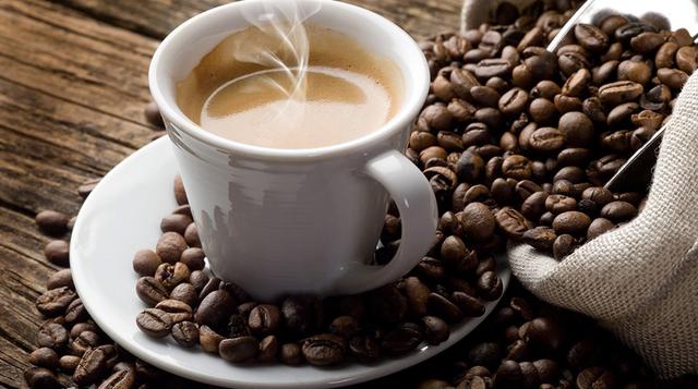 El mundo tiene sueño, y para despertarse, cada persona toma 134 tazas de café al año a través de los retailers y foodservices. La bebida negra cuenta con el 58% del valor de ventas retail global en el marcado de las bebidas calientes.