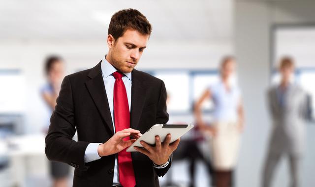 FOTOS 4 | Capacidad, experiencia y creatividad. Un gerente que solo coordina y no aporta la experiencia y la capacidad de anticiparse a los hechos no cumple el papel de  un líder. Los líderes más exitosos tienen una clara visión sobre hacia dónde se quieren dirigir y cuáles son los objetivos que tienen que cumplir para conseguirlo. Por otro lado, la capacidad está relacionada con la intuición y la creatividad. Estas cualidades se complementan entre sí para materializar la visión de un buen líder. La intuición ayuda a desbloquear algunas situaciones bloqueantes, la creatividad es una herramienta esencial para encontrar soluciones a los problemas.