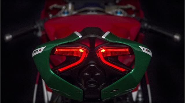 La Ducati 1299 Panigale R Final Edition también viene con una amplia gama de características interesantes y actualizaciones técnicas, como la Plataforma Inercial Bosch (IMU) con ABS en curva, Ducati Wheelie Control EVO, Ducati Traction Control EVO y el co
