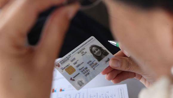 El DNI electrónico permite a los ciudadanos utilizar un certificado digital y una firma electrónica. (Foto: Andina).
