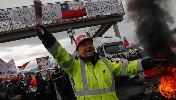 Tanto Codelco como el gobierno chileno niegan que las operaciones estén suspendidas y aseguran que solo ha habido “alguna discontinuidad” en el cambio de turno a primera hora de la mañana. (Foto: Cristóbal Basaure | EFE)