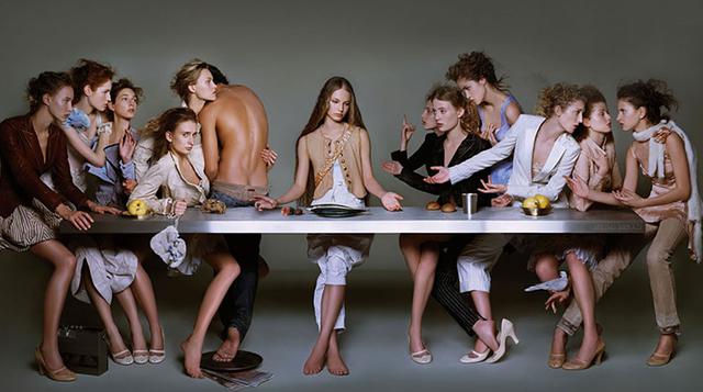 La versión de "La última cena" que Marithé & Francois Girbaud ofreció en 2005 causó tal conmoción, que la publicidad fue retirada de las calles en Italia y Francia. En ambos países, primaron argumentos religiosos para censurar la campaña. Por ej