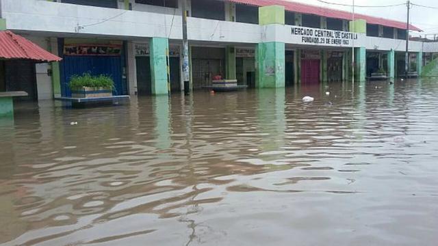 El Mercado central de Castilla despertó inundado tras la noche de tormenta. (foto: Perú21)
