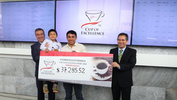 El productor cafetalero Dwigth Aguilar fue el ganador de la segunda subasta electrónica internacional realizada en el marco de la competencia Taza de Excelencia - Perú 2018.