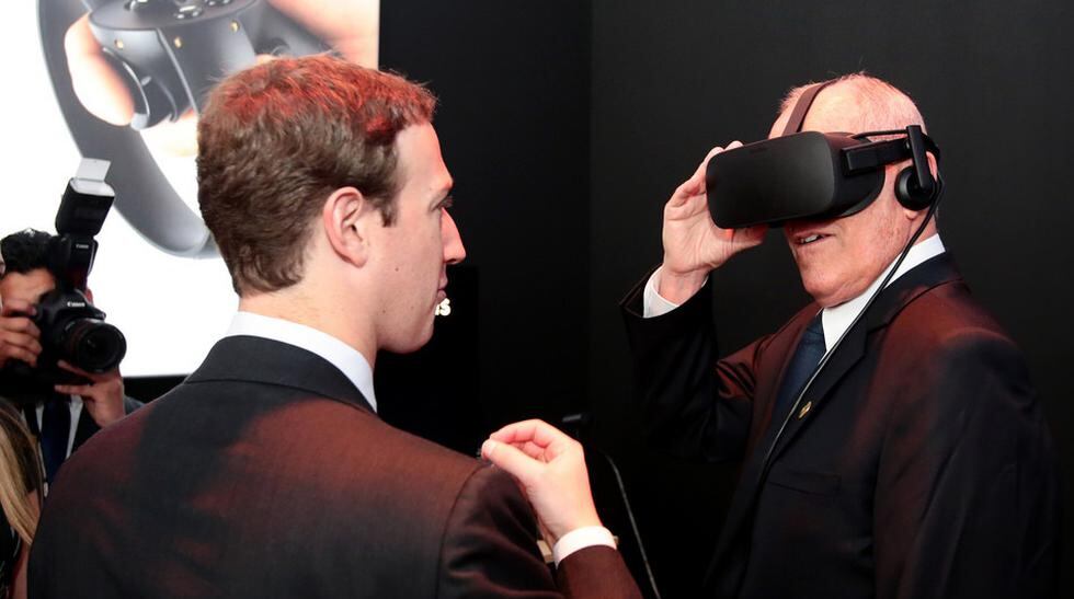 Tras dar su discurso en el foro APEC, Mark Zuckerberg se trasladó a la exposición organizada por Facebook, también en la sede del APEC, donde muestra los proyectos de innovación de su compañía. El presidente Pedro Pablo Kuczynski acudió a esta exposición 