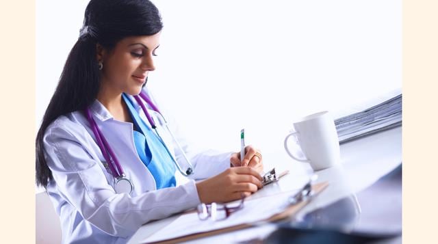 Técnico en Enfermería. Es la carrera técnica con menor ingreso, con un sueldo promedio de S/. 1,014 y uno máximo de S/. 1,300.