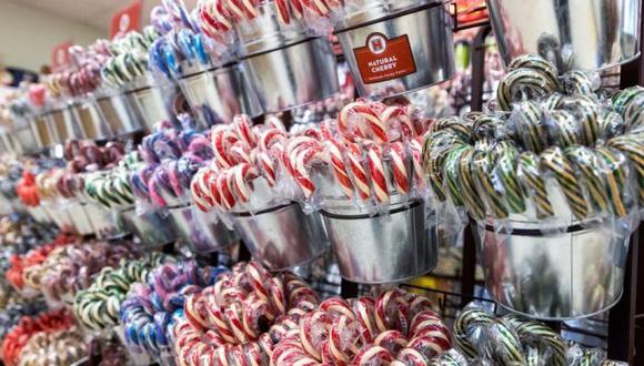 Durante más de un siglo, Hammond’s Candies ha elaborado y empaquetado el clásico regalo navideño para pequeñas tiendas de regalos y grandes almacenes por igual. Es el mayor proveedor mayorista de bastones de caramelo hechos a mano de Estados Unidos.