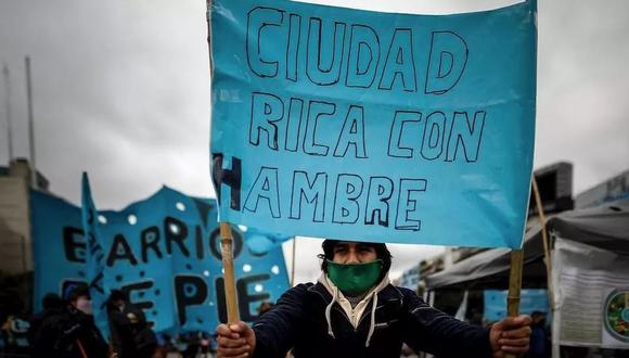 Organizaciones sociales realizan una jornada de "ollas populares" para denunciar la falta de alimentos en los comedores populares en Buenos Aires (Argentina). 24 de julio de 2020. Juan Ignacio Roncoroni / EFE