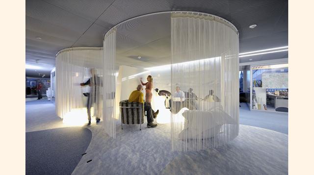 Estas salas de reuniones fueron diseñadas por Camenzind Evolution.