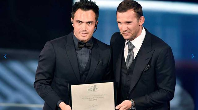 Premio FIFA The Best a la trayectoria: Alessandro Rosa Vieira 'Falcao' (Brasil) (Foto: AFP)