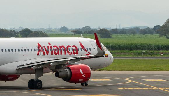 Un avión de pasajeros de Avianca en Cali, Colombia.