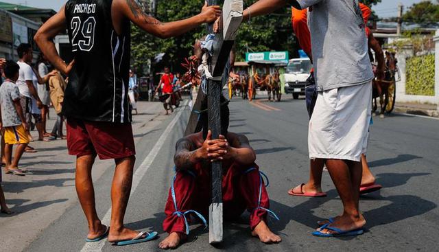 El protagonista del evento fue otra vez Ruben Enaje, apodado el "Jesucristo de Pampanga", que representó al Mesías en la interpretación del Vía Crucis. (Foto: EFE)