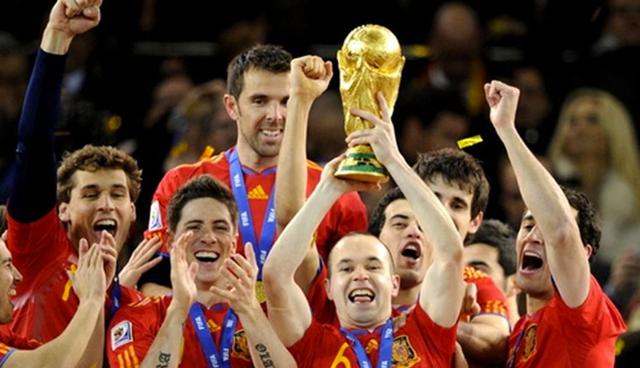 Foto 10 | Campeón en la Copa del Mundo (2010) y la Eurocopa (2008, 2012). (Foto: AFP)