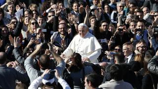 El Papa Francisco recibió a 25,000 enamorados en El Vaticano