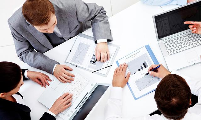 FOTOS 5 | Compromiso. Un buen líder está comprometido con la empresa, con sus empleados y con sus clientes y siempre está buscando mejoras continuas para todos y contagiar esta actitud al resto de miembros de la compañía, lo que a la larga traerá consigo una mejora en la productividad y la motivación.