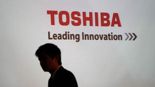 La acción de Toshiba se desploma 12% tras anuncio de grandes pérdidas