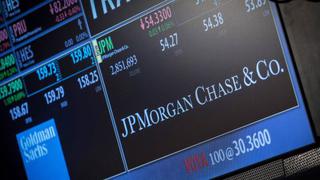 Ganancias de JP Morgan caen 8% debido a descenso de ingresos por intermediación