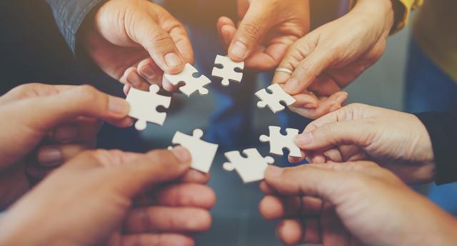 FOTO 5 | Un equipo más grande que la suma de sus partes. Los líderes ya no son superhéroes. Los grandes líderes ponen en primer lugar a las personas. Preparan a las personas con las aptitudes adecuadas necesarias para tener éxito.  (Foto: iStock)