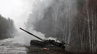 Ucrania clama pequeñas victorias y Rusia dice completó primera fase de operación