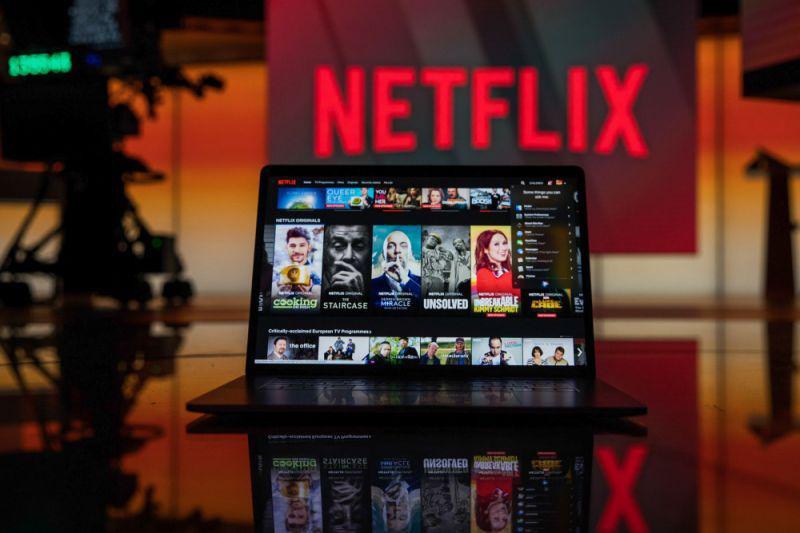 Hastings ha dicho que el objetivo de Netflix es atraer 100 millones de clientes en India, casi 25 veces su base de suscriptores estimada en ese mercado este año.