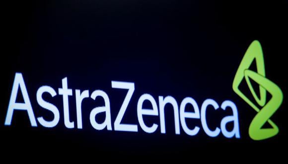 El logotipo de la compañía farmacéutica AstraZeneca se muestra en una pantalla en el piso de la Bolsa de Valores de Nueva York (NYSE) en Nueva York, EE. UU. 8 de abril de 2019. REUTERS / Brendan McDermid