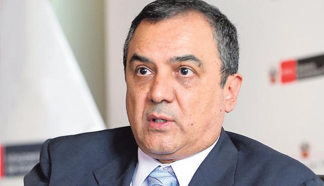 FOTO 7 | Carlos Oliva (Economía y Finanzas). El 47% de peruanos desaprueba la labor del ministro de Economía, Carlos Oliva, porcentaje similar a febrero ( 48%). Aunque el sentir es trasversal a todos los niveles socioeconómicos (NSE), se concentra principalmente entre los encuestados del NSE A/B                 ( 49.6%) y de la zona rural ( 52%).