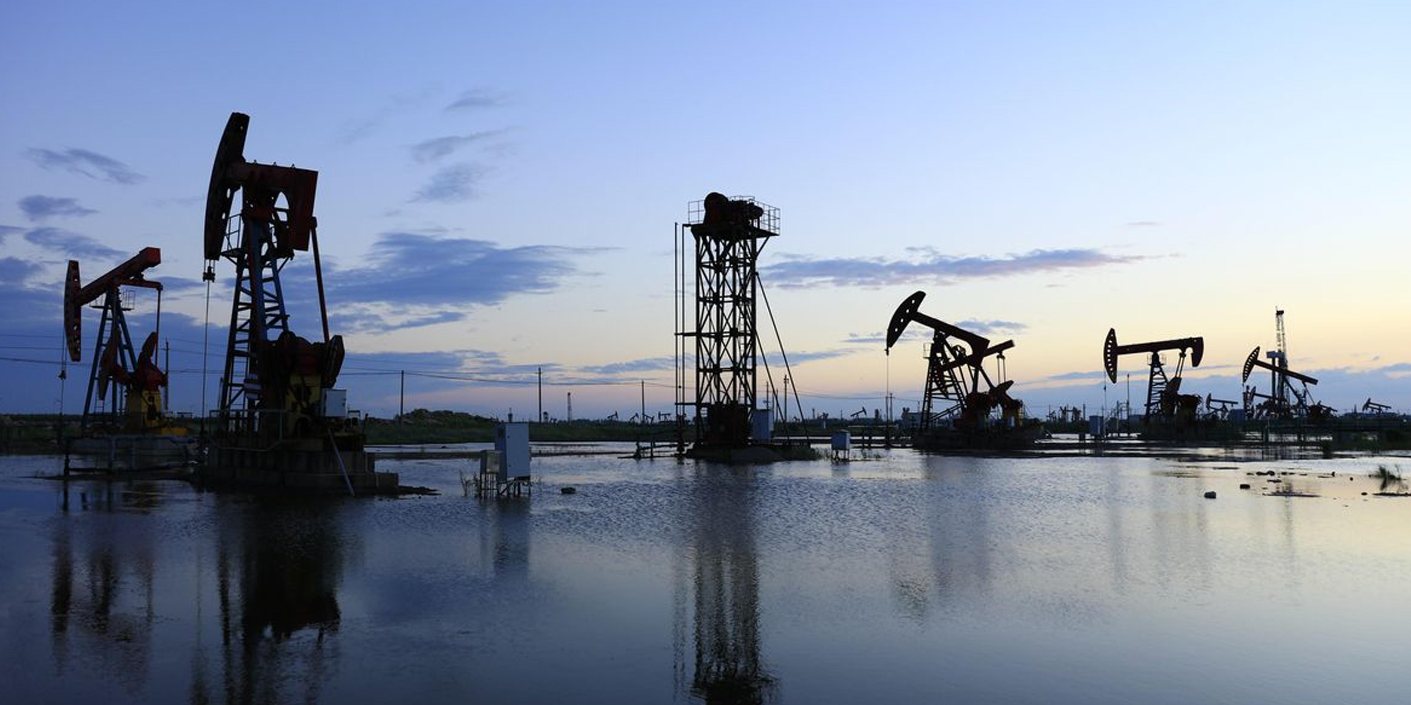 “Esperamos que los fundamentos extremadamente débiles persistan durante al menos el próximo mes”, escribió el analista de Deutsche Bank Michael Hsueh en una nota a los clientes. (Foto: iStock)