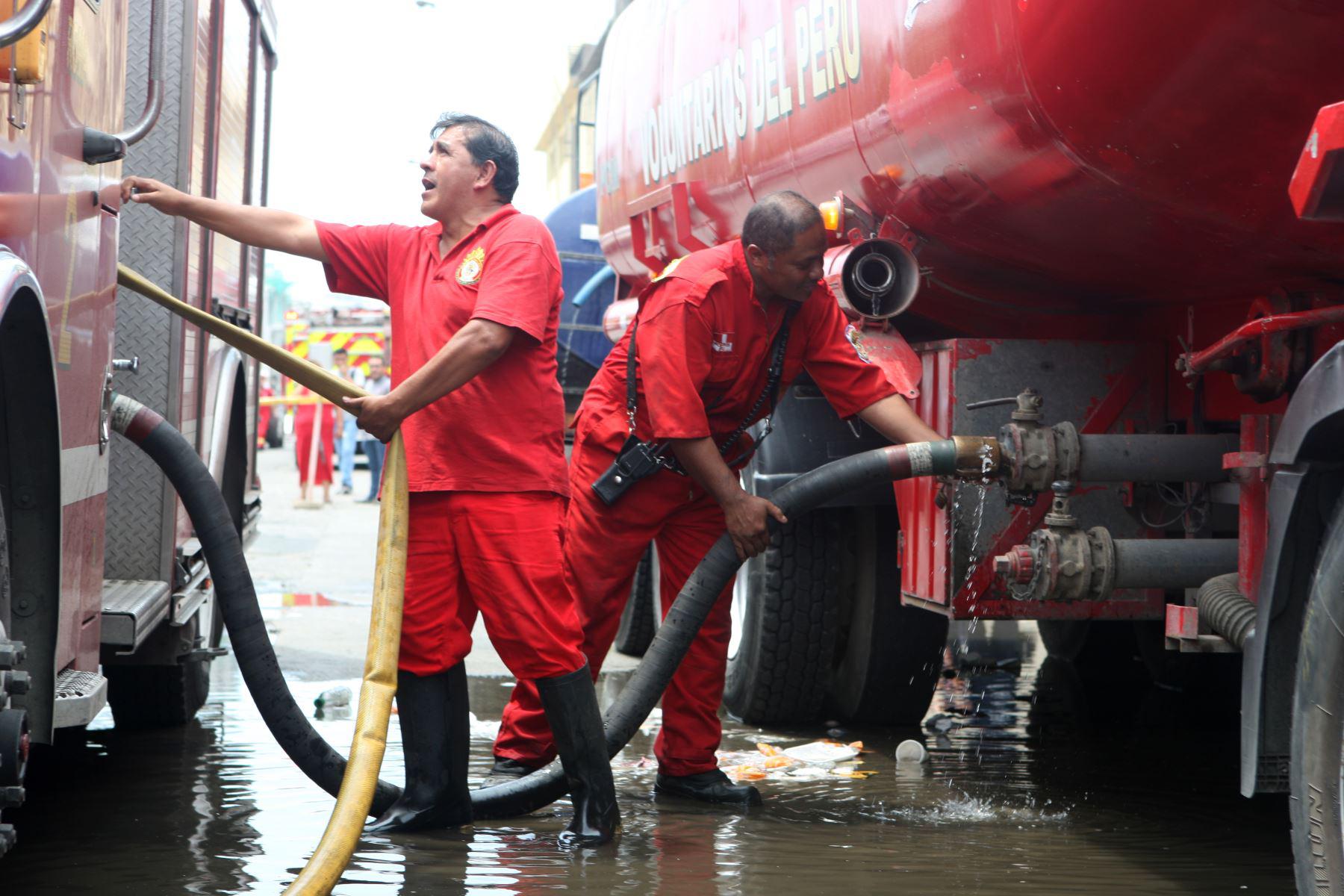 Entre las medidas figuran la de mantener una estrecha coordinación con Sedapal a través de aplicativo que permite enlazar online a la Central de Emergencias 116 de los Bomberos con el centro de monitoreo. (Foto: Andina)