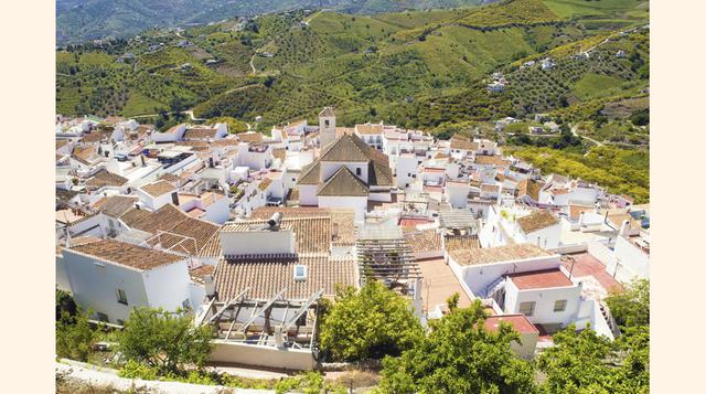 Frigiliana (Málaga). El Barribarto de Frigiliana, como lo conocen los vecinos de este pueblo blanco de la Axarquía malagueña, está considerado uno de los cascos históricos de origen árabe mejor conservados de España. I Premio Nacional de Embellecimiento e