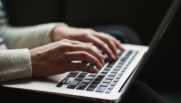 Cursos online. “Para mantener activa la demanda de suscripciones online es necesario que se mejore la conexión a internet”.  (Foto: Shuttershock)