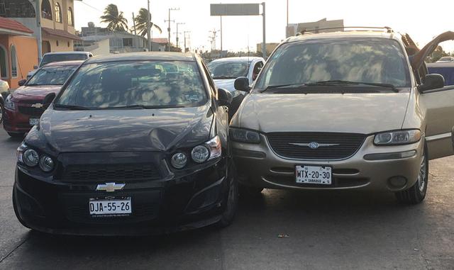 3 Choque por invasión de carril: Se deben en gran parte a una distracción del conductor. Por ejemplo, por revisar el teléfono, por prender un cigarrillo, por cambiar de estación de radio, por hablar con alguien en los asientos de atrás;… [ sigue en siguie