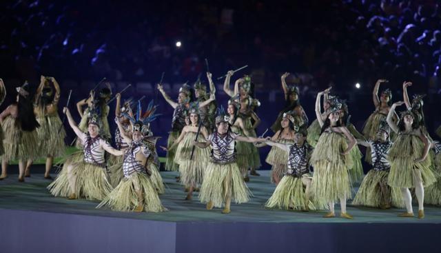 Decenas de personas participaron en las diferentes danzas típicas del Perú. (Jesús Saucedo/GEC)